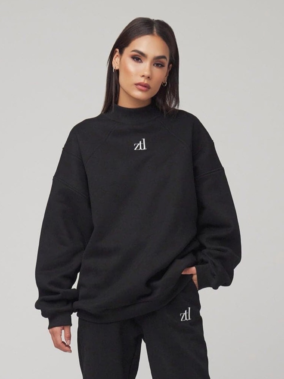 Zahraa the Label Black Oversized Sweatshirt Size XS